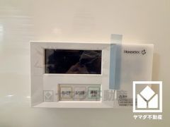 ボタン1つで自動でお湯張りができるオートバス機能付き。追い炊き機能もございますので、いつでも温かいお風呂に入ることができます。