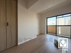 バルコニーにつながるお部屋で、通風・陽当たり良好。