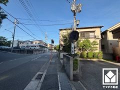 「関西スーパー苦楽園店」まで徒歩5分、「コープ苦楽園」まで徒歩9分など、お買い物施設が徒歩圏内に複数あり便利な住環境です。