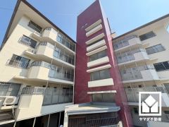 トランクルーム付きの住戸です。アウトドア用品や趣味の道具がスッキリ片付きます。（管理費：月額200円）