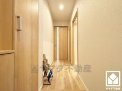 玄関にはシューズボックスを完備。家族の靴もしっかり収納できるので、玄関がいつも片付き、気持ちよくお客様を迎えられます。