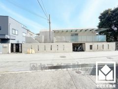 突然の来訪時でも安心なモニター付きインターホンを完備。お留守番中のお子様でも簡単に来訪者の確認ができます。