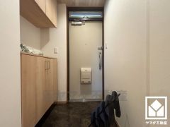 玄関にはシューズボックスを完備。家族の靴もしっかり収納できるので、玄関がいつも片付き、気持ちよくお客様を迎えられます。