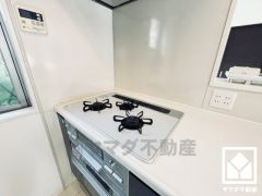 毎日の料理がもっとスムーズに。便利な3口コンロ付きキッチン。