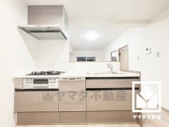 対面式キッチンなのでお料理中でもお子様の様子が分かって安心です。