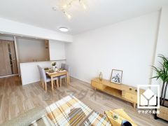 心地よい空間が広がるリビングで、家族みんなが快適に過ごせる時間を提供。