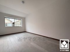 約7.5帖の洋室です。2階は全居室フローリングで、お掃除もラクラクです。