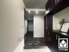 玄関にはシューズボックスを完備。家族の靴もしっかり収納できるので、玄関がいつも片付き、気持ちよくお客様を迎えられます。