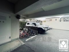 室内洗濯機置場がございますので、天候に左右されず洗濯していただけます。