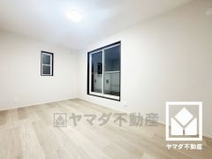 リビング・水回り・納戸を含め、全室に窓がございます。明るい陽光がたっぷり差し込む心地よい生活空間です。