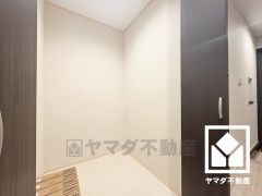 1階廊下にも大容量の収納スペースがあり、住空間を広々お使いいただけます。