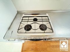 毎日の料理がもっとスムーズに。便利な3口コンロ付きキッチン。