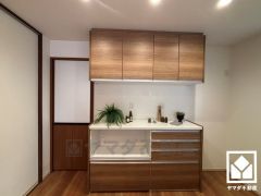 備え付けのカップボードがあり、スッキリとした空間が保てます。