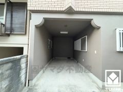 インナーガレージを1台分完備。重い荷物や雨の日の移動もスムーズで、快適なカーライフを実現。