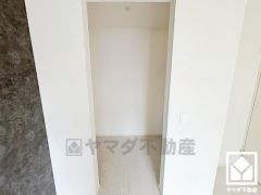 オープンクローゼットなので、家具の配置がしやすいです。