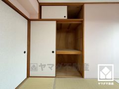 押入にはお客様用の座布団や寝具も収納可能です。