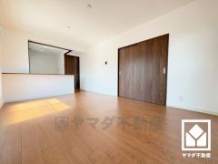 シンプルで美しいデザインのリビングが、毎日の生活に彩りを添える。