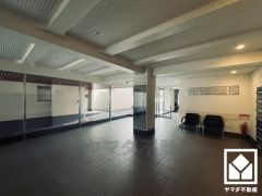 ゆったりとしたロビーが、住まう人の憩いの場に。落ち着いた空間で、ほっと一息つける時間を。