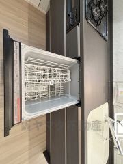 毎日の家事の負担を軽減でき、水道代の節約にもなる食器洗乾燥機付き。