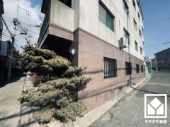 室内洗濯機置場がございますので、天候に左右されず洗濯していただけます。