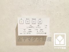 温水洗浄便座付きで、季節を問わずいつでも温かい便座をお使いいただけます。