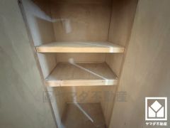 廊下にも収納があり、住空間を広々お使いいただけます。