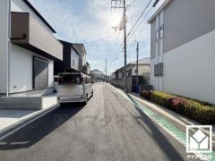 前面道路幅員約6.13mとゆったりとした広さがあるのでファミリーカー等の車の出入れも楽にできます。