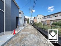 駐車スペース確保。玄関のそばで荷物の上げ下ろしができるので便利です。