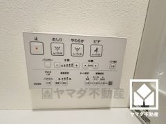 温水洗浄便座付きで、季節を問わずいつでも温かい便座をお使いいただけます。