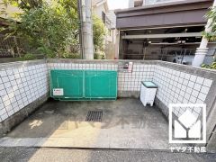 綺麗に整備されたゴミ出し場で気持ち良くお使い頂けます。