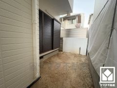 南側にガーデニングなどもお楽しみいただけるお庭がございます。