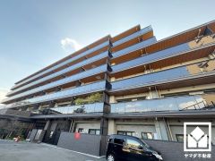 居住日数1週間程度のため大変綺麗なお部屋・家具となっております。家具はそのままお使いいただけます。（撤去も可能です）