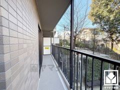 北向き・東向きの2面引き回しバルコニーで陽当たり、風通し良好。