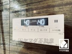 ボタン1つで自動でお湯張りができるオートバス機能付き。追い炊き機能もございますので、いつでも温かいお風呂に入ることができます。