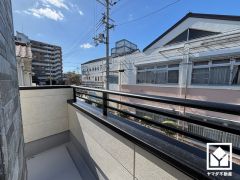 広々バルコニーでお洗濯物をたっぷりと干す事ができます。