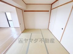 子どもの遊び場、お昼寝スペース、家族のくつろぎ空間にも。和室があると、暮らしの幅がぐんと広がる。