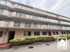 南向きバルコニーで陽当たり、風通し良好。奥行きがあり広々としているため、お洗濯物をたっぷりと干す事ができます。