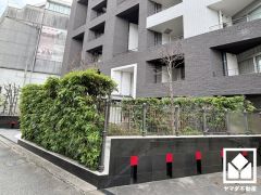 「コープ塚口」まで徒歩2分、「ドラッグセガミ塚口店」まで徒歩2分、「ローソン阪急塚口駅前店」まで徒歩2分など、他にもお買い物施設が徒歩5分圏内に複数あり便利な住環境です。