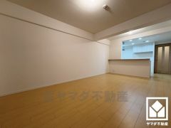 広々15.5帖のLDKが魅力。家族全員がリラックスできる、ゆったりとした快適リビングで温かい団らんの時間を。