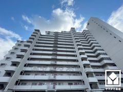 国道2号線や、名神高速道路の尼崎インターチェンジも下道5分圏内。神戸方面や大阪方面へ出やすく、車での移動にも便利な立地です。