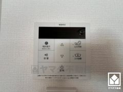 ボタン1つで自動でお湯張りができるオートバス機能付き。