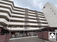 納戸はウォークインクローゼット付きの洋室としてもお使いいただけます。独立したお部屋なのでプライベートな時間をゆったり過ごせそうです。