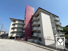 「阪急オアシス甲陽園店」まで徒歩8分、「ウエルシア西宮北名次店」まで徒歩15分など、お買い物施設が徒歩圏内に複数あり便利な住環境です。