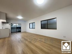 広々16.5帖のLDKが魅力。家族全員がリラックスできる、ゆったりとした快適リビングで温かい団らんの時間を。