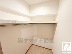 新たに家具を買わなくても良いので、ハンガーパイプ付きのクローゼットは嬉しいですね。