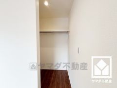 新たに家具を買わなくても良いので、ハンガーパイプ付きのウォークインクローゼットは嬉しいですね。