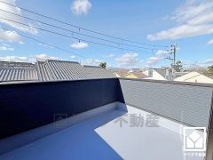 バルコニーは奥行きがあり広々としているため、お洗濯物をたっぷりと干す事ができます。