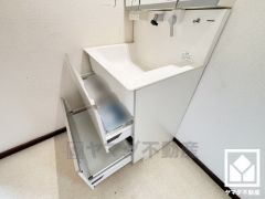 収納豊富な洗面台で、スッキリお使い頂けます。