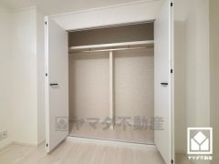 新たに家具を買わなくても良いので、ハンガーパイプ付きのクローゼットは嬉しいですね。