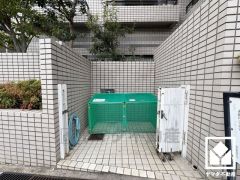 綺麗に整備されたゴミ出し場で気持ち良くお使い頂けます。